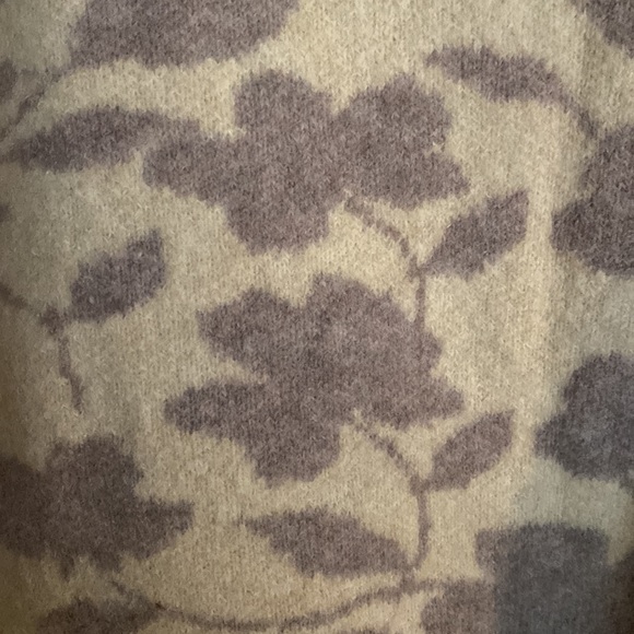 NWT ANN TAYLOR FACTORY SWEATER SIZE L - Picture 5 of 6